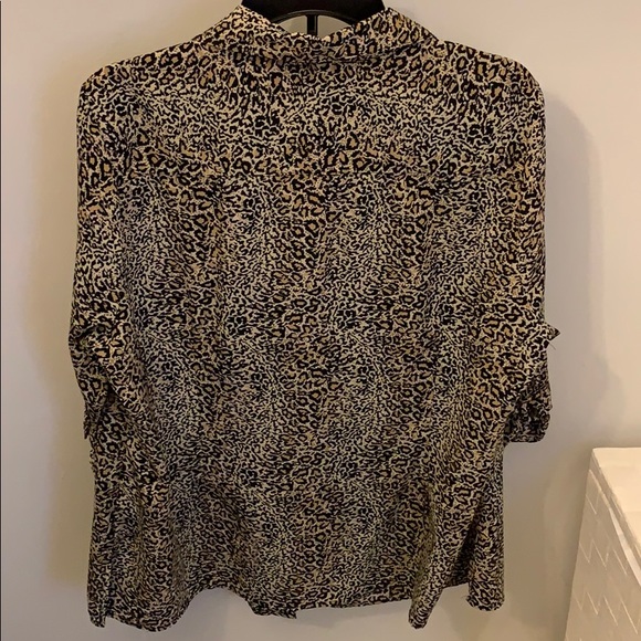 Button  down leopard print blouse - Picture 2 of 2
